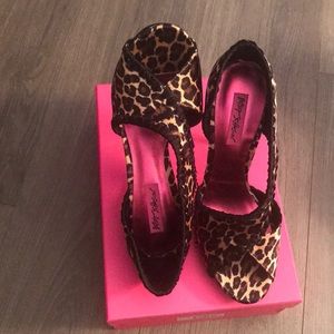 Betsey Johnson “H5168 Walter Natcom”